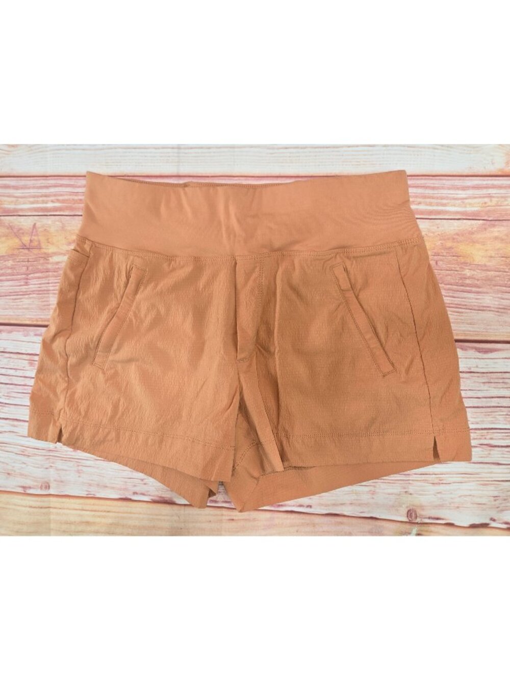 Athleta Trekkie North Shorts Womens Size 4 Peach Nylon Stretch Zipper Pockets